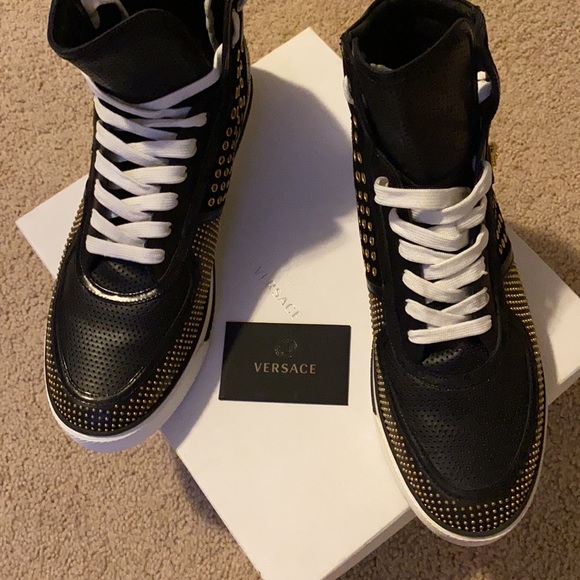 Men’s Versace sneakers - Picture 4 of 11